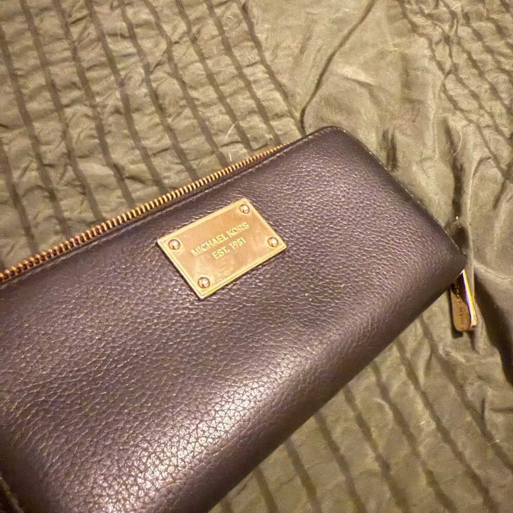 SOLDMichael Kors Jet Set Continental Pebbled Leather Zip-Around Full-size Wallet - Picture 2 of 7